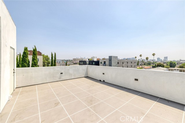 Detail Gallery Image 28 of 33 For 4827 Oakwood Ave, Los Angeles,  CA 90004 - 5 Beds | 3 Baths
