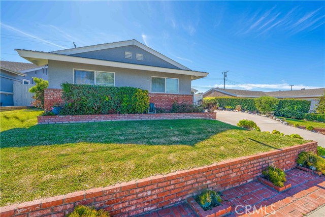 Image 3 of 39 For 5482 Myra