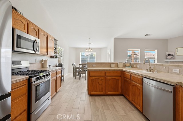 Detail Gallery Image 14 of 45 For 1849 W Spring Crest, Hanford,  CA 93230 - 4 Beds | 2 Baths