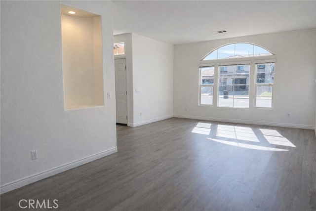 Detail Gallery Image 4 of 19 For 12662 Fair Glen Dr, Victorville,  CA 92392 - 4 Beds | 2/1 Baths