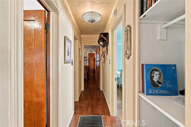 105 Claremont Avenue photo 20