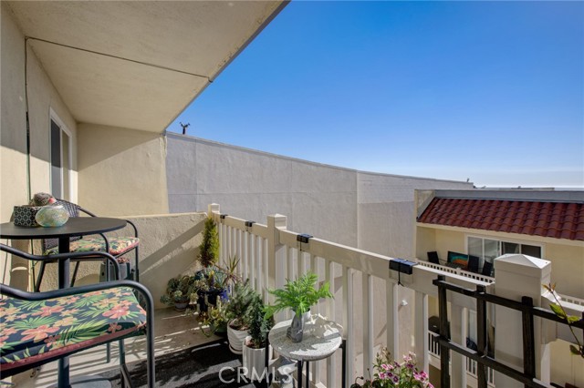 1707 Pacific Coast Highway, Hermosa Beach, California 90254, 2 Bedrooms Bedrooms, ,2 BathroomsBathrooms,Residential,Sold,Pacific Coast Highway,SB24075090