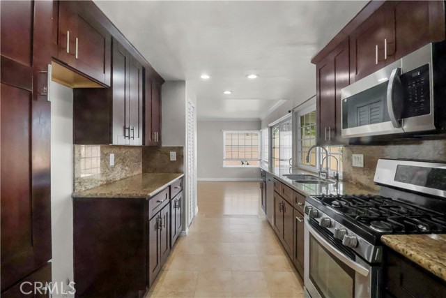 Detail Gallery Image 9 of 29 For 13551 Carolyn, Cerritos,  CA 90703 - 4 Beds | 3 Baths