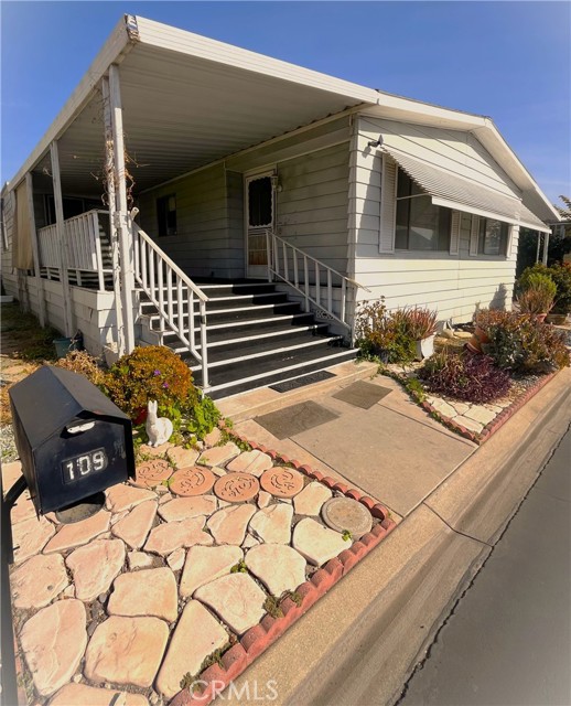 9391 California Avenue, Riverside CA: https://media.crmls.org/medias/b2a0b8a0-7dfa-4b2b-b365-739daa3fdd1a.jpg