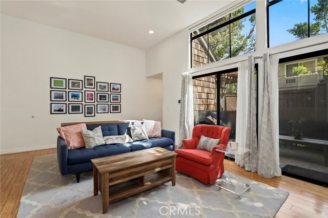 Detail Gallery Image 6 of 38 For 209 S Oakland Ave #D,  Pasadena,  CA 91101 - 3 Beds | 2/1 Baths