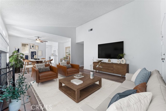 14882 Groveview Lane, Irvine CA: https://media.crmls.org/medias/b2a149f2-d252-4e08-81d2-1fc3ad8c38bf.jpg