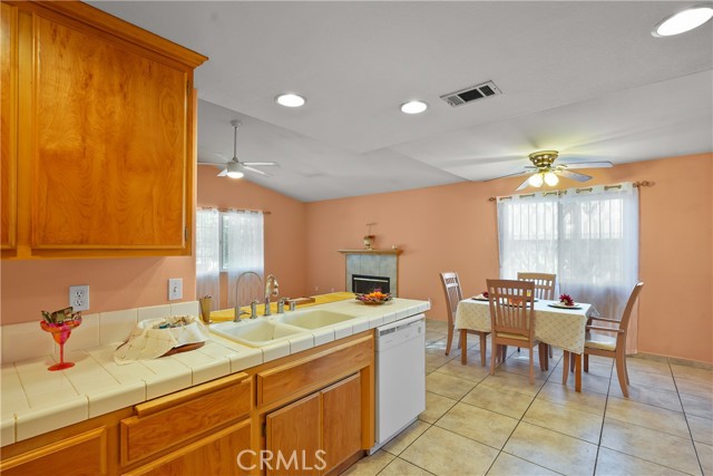 Detail Gallery Image 6 of 38 For 325 W 8th St, Perris,  CA 92570 - 3 Beds | 2 Baths