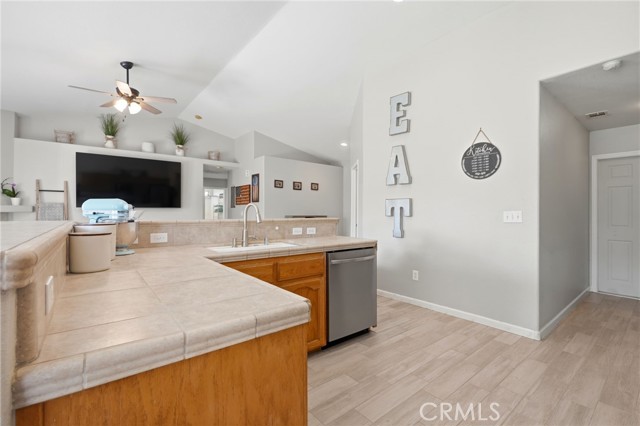 Detail Gallery Image 16 of 45 For 1849 W Spring Crest, Hanford,  CA 93230 - 4 Beds | 2 Baths