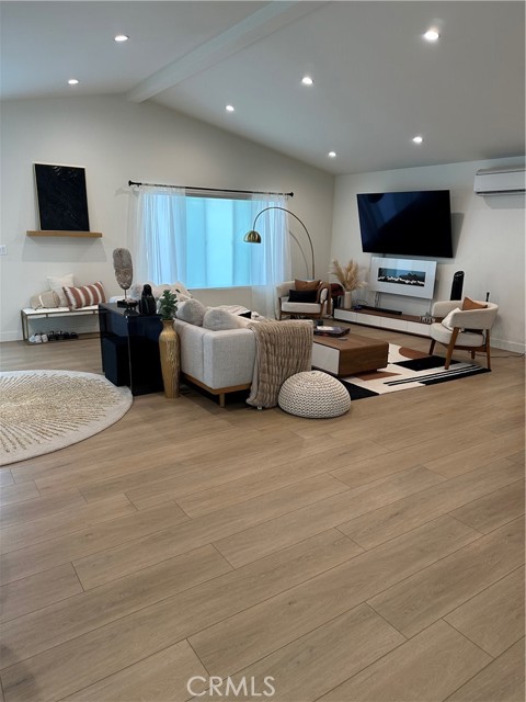 5457 Beckford Avenue, Tarzana CA: https://media.crmls.org/medias/b2a207e3-0f3a-4f5c-9a47-dbb7bec1c7b7.jpg