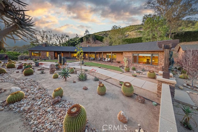 Detail Gallery Image 12 of 64 For 11159 Mcvine, Sunland,  CA 91040 - 4 Beds | 4 Baths