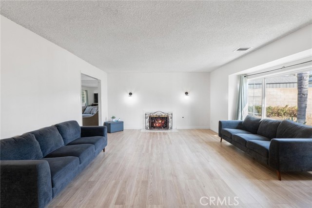 Detail Gallery Image 4 of 41 For 5950 Argyle, San Bernardino,  CA 92404 - 3 Beds | 3 Baths