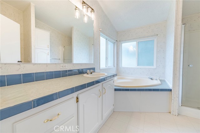 4000 Mariposa Way, Merced CA: https://media.crmls.org/medias/b2a3192a-f245-4663-b5f3-aaab57c4a21d.jpg