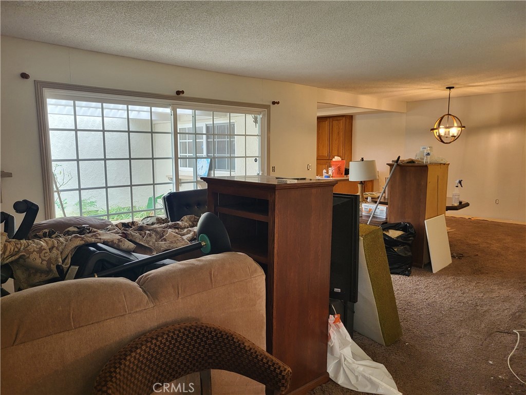https://media.crmls.org/medias/b2a41d2b-854c-402e-aea0-454d18059c50.jpg?preset=X-Large