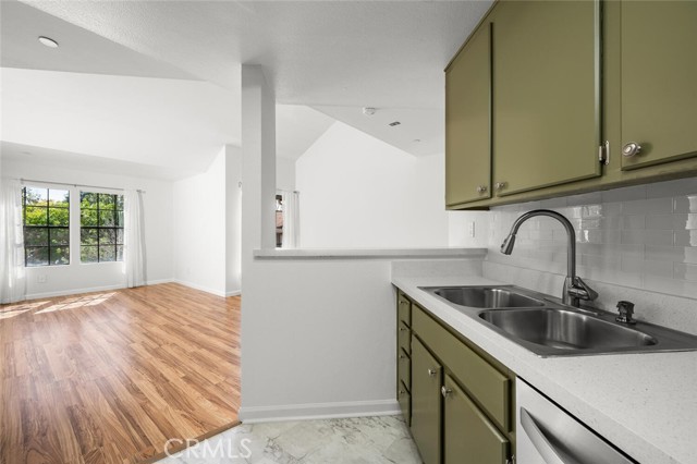 1048 Calle Del Cerro, San Clemente CA: https://media.crmls.org/medias/b2a432a6-21c2-4c41-abaf-de9984bce474.jpg