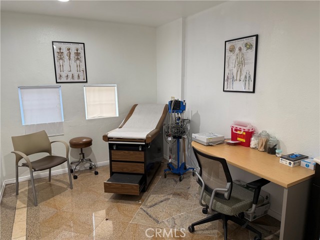 726 S Main, Santa Ana CA: https://media.crmls.org/medias/b2a457cb-c620-41bb-b3c3-4684cc53ad73.jpg