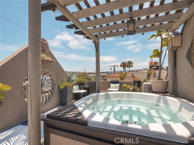 1301 Cypress Avenue, Hermosa Beach, California 90254, 2 Bedrooms Bedrooms, ,3 BathroomsBathrooms,Residential,Sold,Cypress,PV22153889