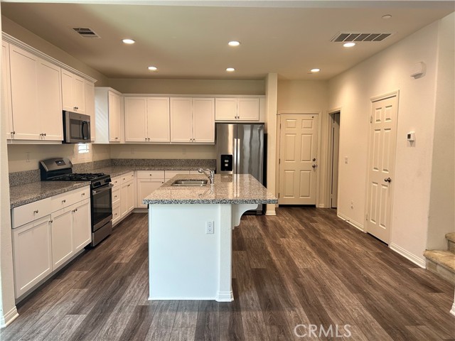 Detail Gallery Image 6 of 23 For 687 S Clementine Ln, Rialto,  CA 92376 - 4 Beds | 2/1 Baths