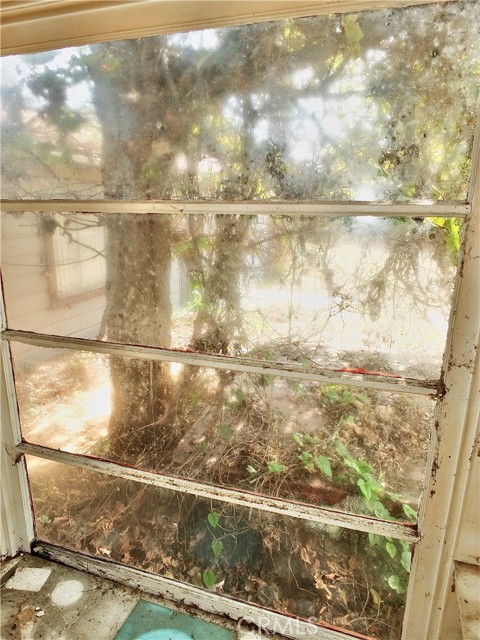744 Gladys Avenue, Long Beach CA: https://media.crmls.org/medias/b2a53fb5-4430-4486-a637-6f44a8d7ba9e.jpg