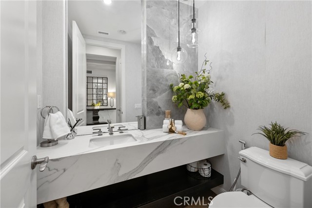 107 Aster Mesa, Irvine CA: https://media.crmls.org/medias/b2a59f32-dee1-446e-98b2-3b16f1188c95.jpg