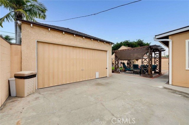 Image 22 of 31 For 5851 Pearce Avenue