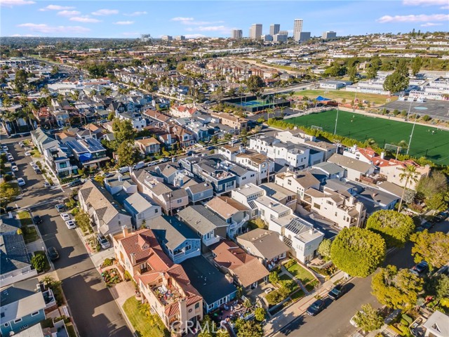 Detail Gallery Image 34 of 35 For 705 Iris, Corona Del Mar,  CA 92625 - 5 Beds | 4 Baths