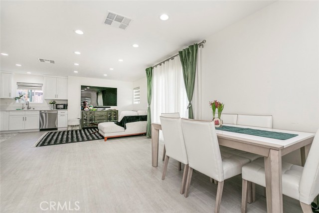 6638 Lindley Avenue, Reseda CA: https://media.crmls.org/medias/b2a6bbfc-b056-4c02-bd50-82491473e0d5.jpg