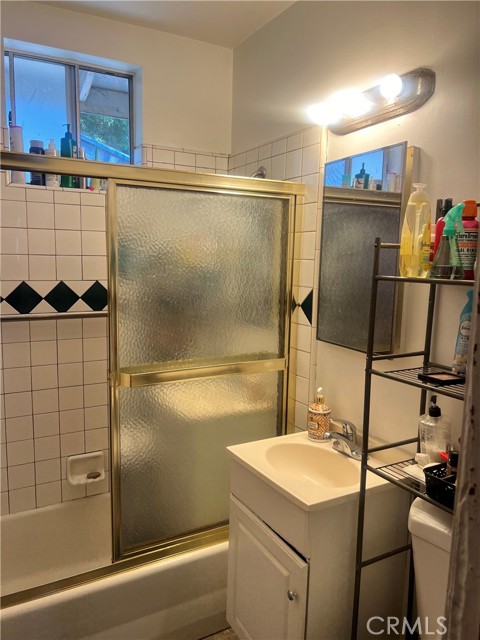 6240 Hazeltine Avenue, Van Nuys CA: https://media.crmls.org/medias/b2a7b917-abce-4baa-a6ba-bebef49029d3.jpg