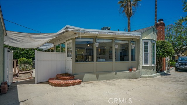 525 N Mariposa Street, Burbank CA: https://media.crmls.org/medias/b2a8c2e2-3493-4043-b86f-a9c88abd1e5b.jpg