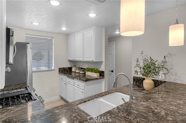 662 Sycamore Avenue, Claremont CA: https://media.crmls.org/medias/b2a9052e-9022-4511-92d9-59563e5b5ee8.jpg
