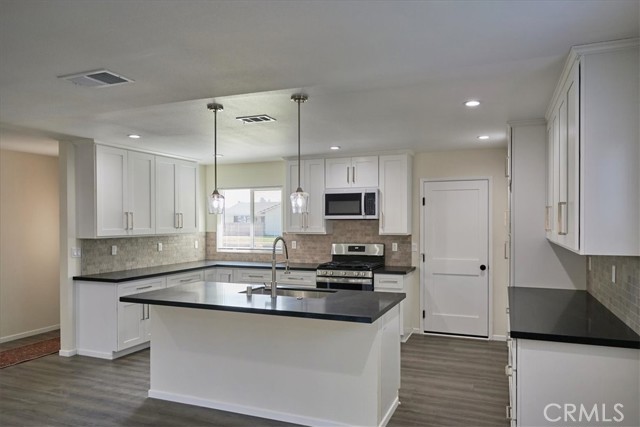 6881 Belgrave Avenue, Garden Grove CA: https://media.crmls.org/medias/b2a9cd59-83d9-4387-b9bf-4347f9eacf75.jpg