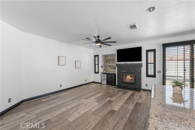 3429 Gemstone Avenue, Rosamond CA: https://media.crmls.org/medias/b2ab3504-8236-4bd4-9235-f6f9d8842e35.jpg