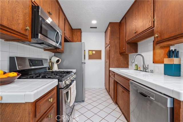 Detail Gallery Image 16 of 31 For 14005 Milbank St #7,  Sherman Oaks,  CA 91423 - 1 Beds | 1 Baths