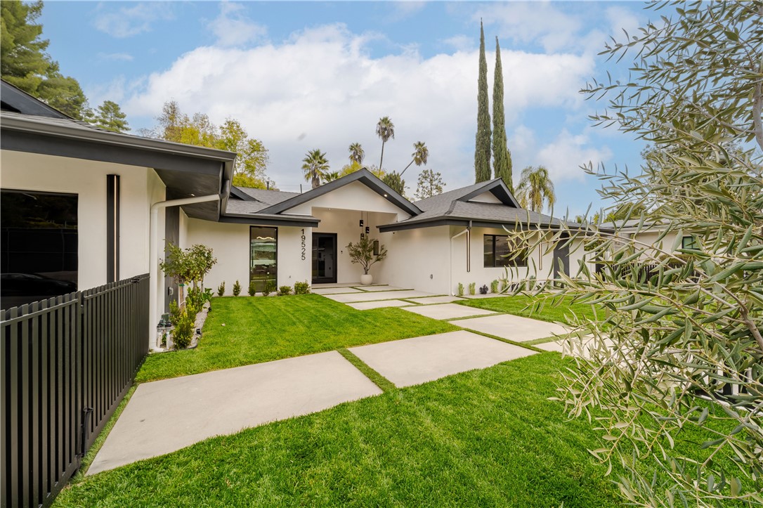 Detail Gallery Image 57 of 75 For 19525 Valdez Dr, Tarzana,  CA 91356 - 4 Beds | 5 Baths