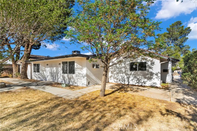 14246 Osage Road, Apple Valley CA: https://media.crmls.org/medias/b2abfb29-11dc-4540-8f27-bed9fb5457c9.jpg