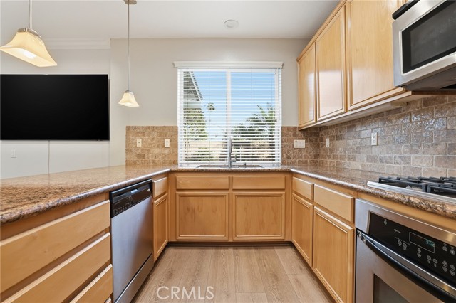 Detail Gallery Image 11 of 46 For 8220 Chamberlain, Reseda,  CA 91335 - 4 Beds | 3 Baths