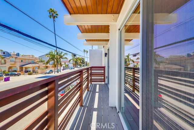6715 E Ocean Boulevard, Long Beach CA: https://media.crmls.org/medias/b2ae5f4e-9a1a-4d03-9dee-d38ed04fcc05.jpg