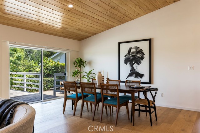 22253 Del Valle Street, Woodland Hills CA: https://media.crmls.org/medias/b2af0b41-5880-4319-a906-e3c3dbc4534b.jpg