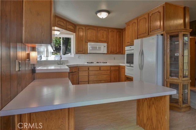 Detail Gallery Image 8 of 36 For 28680 Zion Dr, Lake Arrowhead,  CA 92352 - 3 Beds | 3/1 Baths