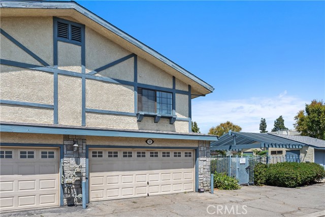 Detail Gallery Image 2 of 34 For 18435 Keswick #10,  Reseda,  CA 91335 - 2 Beds | 2/1 Baths