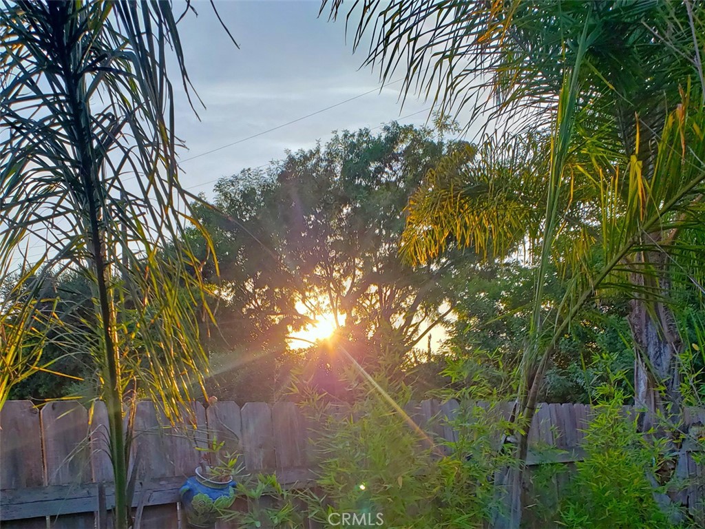 https://media.crmls.org/medias/b2b10317-64df-41a6-9bd5-812798bb8554.jpg?preset=X-Large