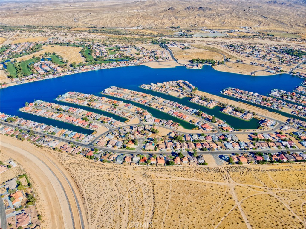 https://media.crmls.org/medias/b2b11761-168b-47da-b83c-fd960eaddd0d.jpg?preset=X-Large