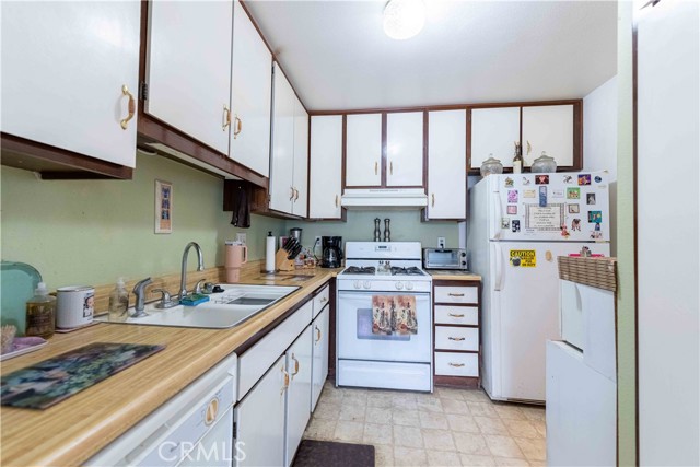 1363 San Simeon Court, Ventura CA: https://media.crmls.org/medias/b2b11978-d2ee-4842-867f-c1c7bc74f585.jpg