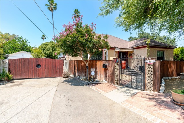Detail Gallery Image 5 of 33 For 2707 Windsor Ave, Altadena,  CA 91001 - 2 Beds | 2 Baths