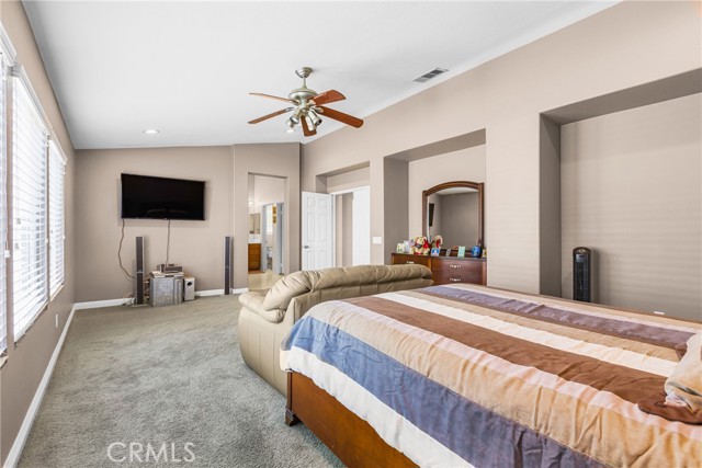 5764 Territory Lane, Eastvale CA: https://media.crmls.org/medias/b2b22d47-5020-4560-a814-17c389b40d27.jpg