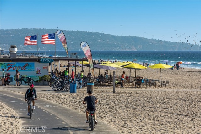 Strand | Just Steps Away