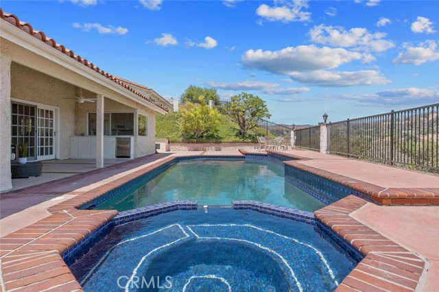 2039 Channelford Road, Westlake Village CA: https://media.crmls.org/medias/b2b2cfd4-8190-4934-9a04-9bc8b0a84d2d.jpg