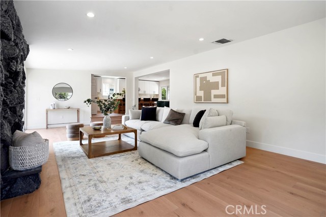 Detail Gallery Image 38 of 46 For 18324 Sylvan St, Tarzana,  CA 91335 - 4 Beds | 2 Baths