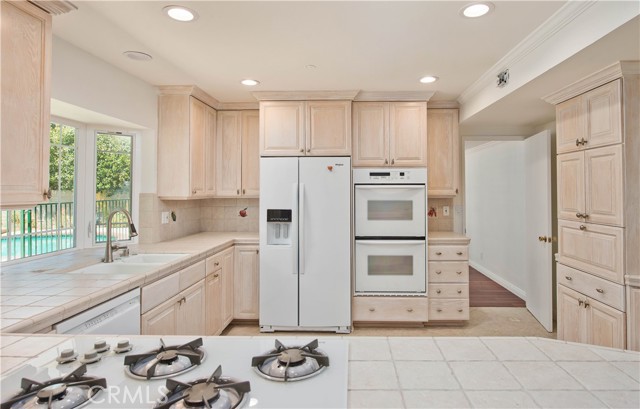 5819 Fairhaven Avenue, Woodland Hills CA: https://media.crmls.org/medias/b2b388ba-fde3-49d6-8413-32807522fa76.jpg