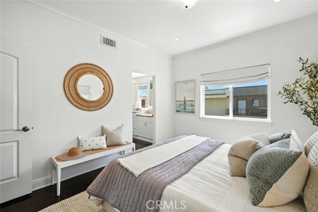 213 Seaview Street, Manhattan Beach CA: https://media.crmls.org/medias/b2b48c03-b0df-4de7-9b1c-1c05bb8a4a86.jpg