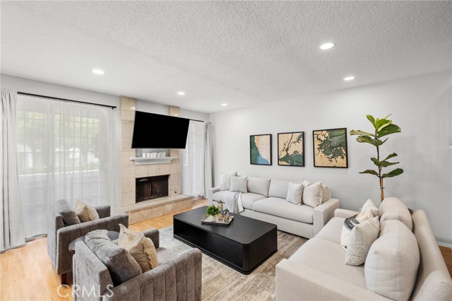 Detail Gallery Image 1 of 1 For 591 Holbrook Ct #101,  Long Beach,  CA 90803 - 3 Beds | 2/1 Baths